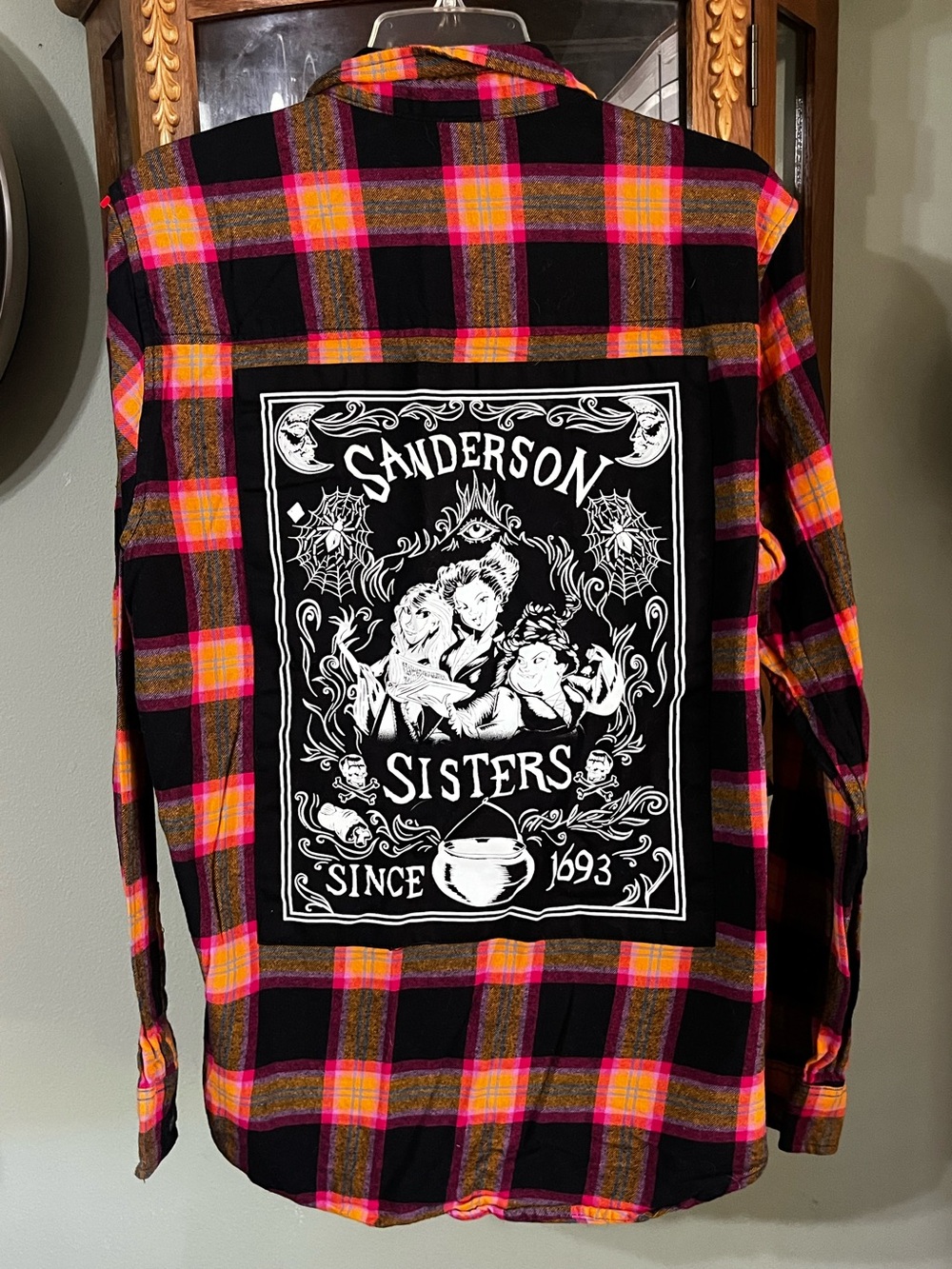 Disney Our Universe Hocus Pocus Plaid Flannel Sanderson Sister Shirt